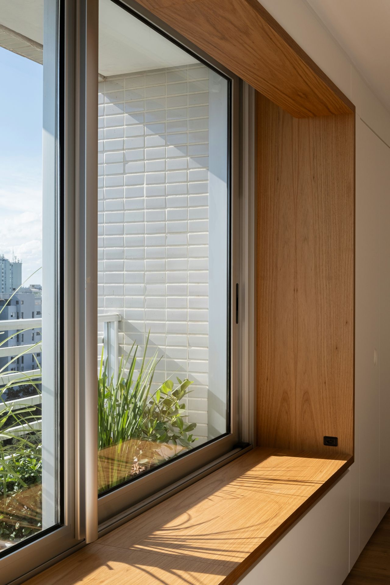 Streak-free window cleaning on a Gold Coast property